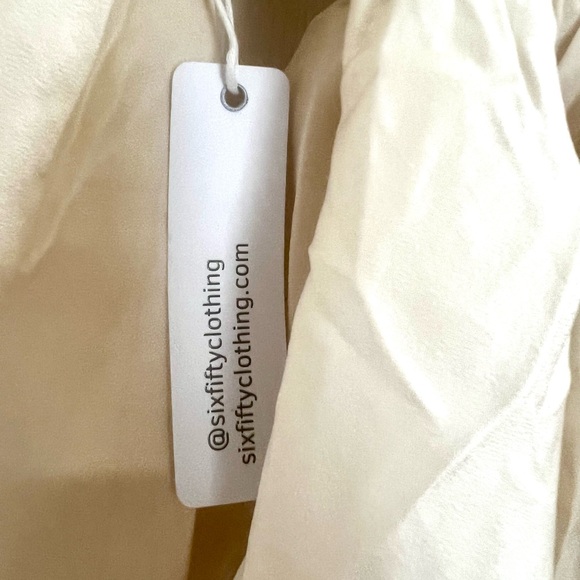 🌟SIX / FIFTY Ruched Blouse - Picture 5 of 8